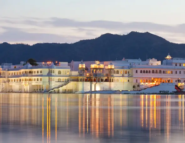 Cab Services in Udaipur - Aryan Holiday Cab